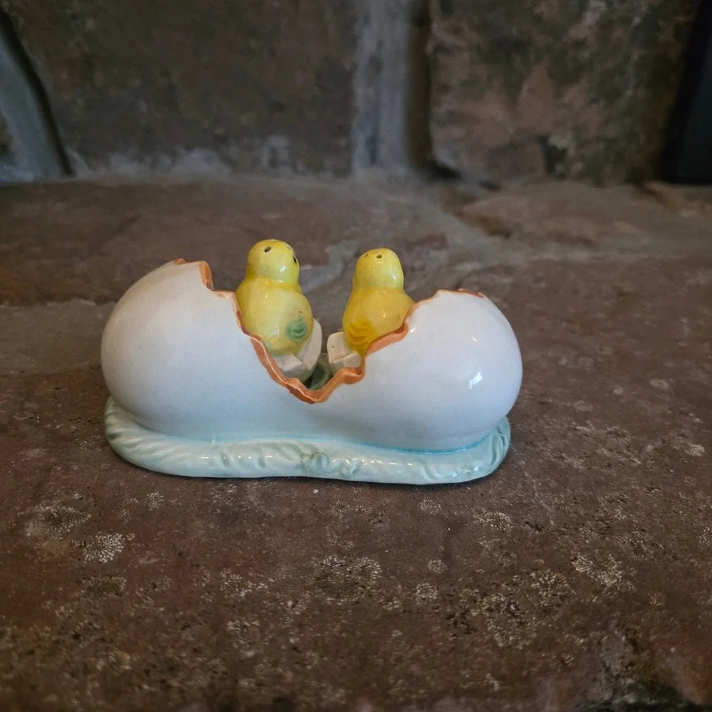 Vintage Hand Painted Japan Ceramic Chick Egg Salt and Pepper Shakers with Base